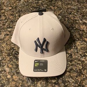 Dri-fit Nike New York Yankee Hat - Grey
